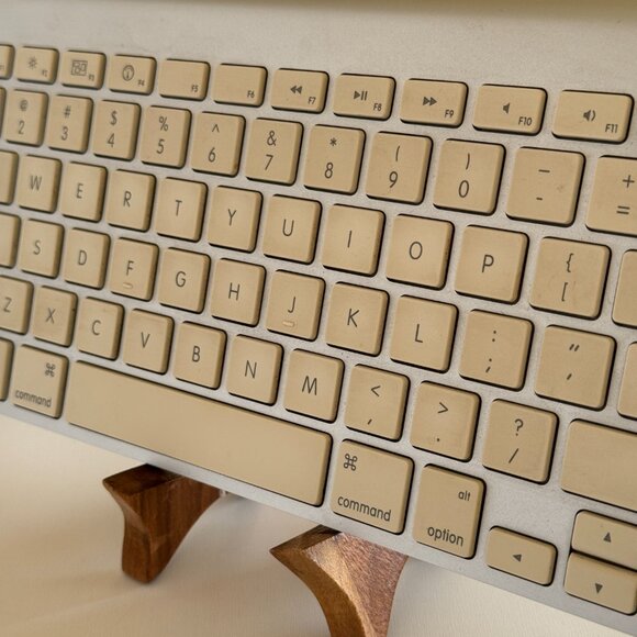 Genuine Apple Wireless Magic Keyboard Bluetooth A1314 - Picture 2 of 7